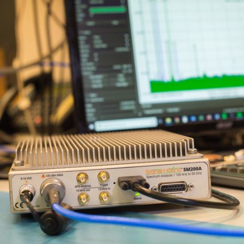 a photo of the 20 GHZ SM200A spectrum analzyer analyzing RF